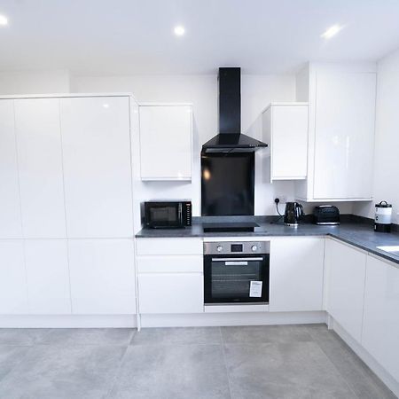 Entire Modern Home With Private Parking For 6/8 Persons Worksop ภายนอก รูปภาพ