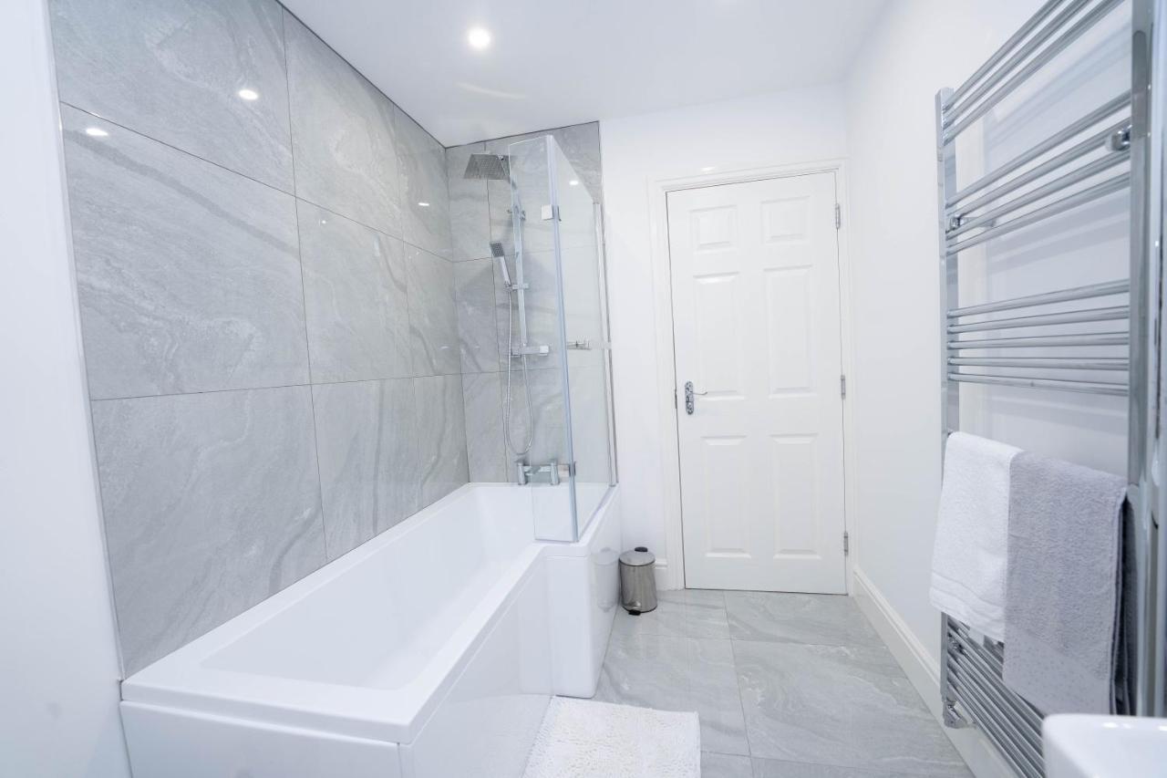Entire Modern Home With Private Parking For 6/8 Persons Worksop ภายนอก รูปภาพ