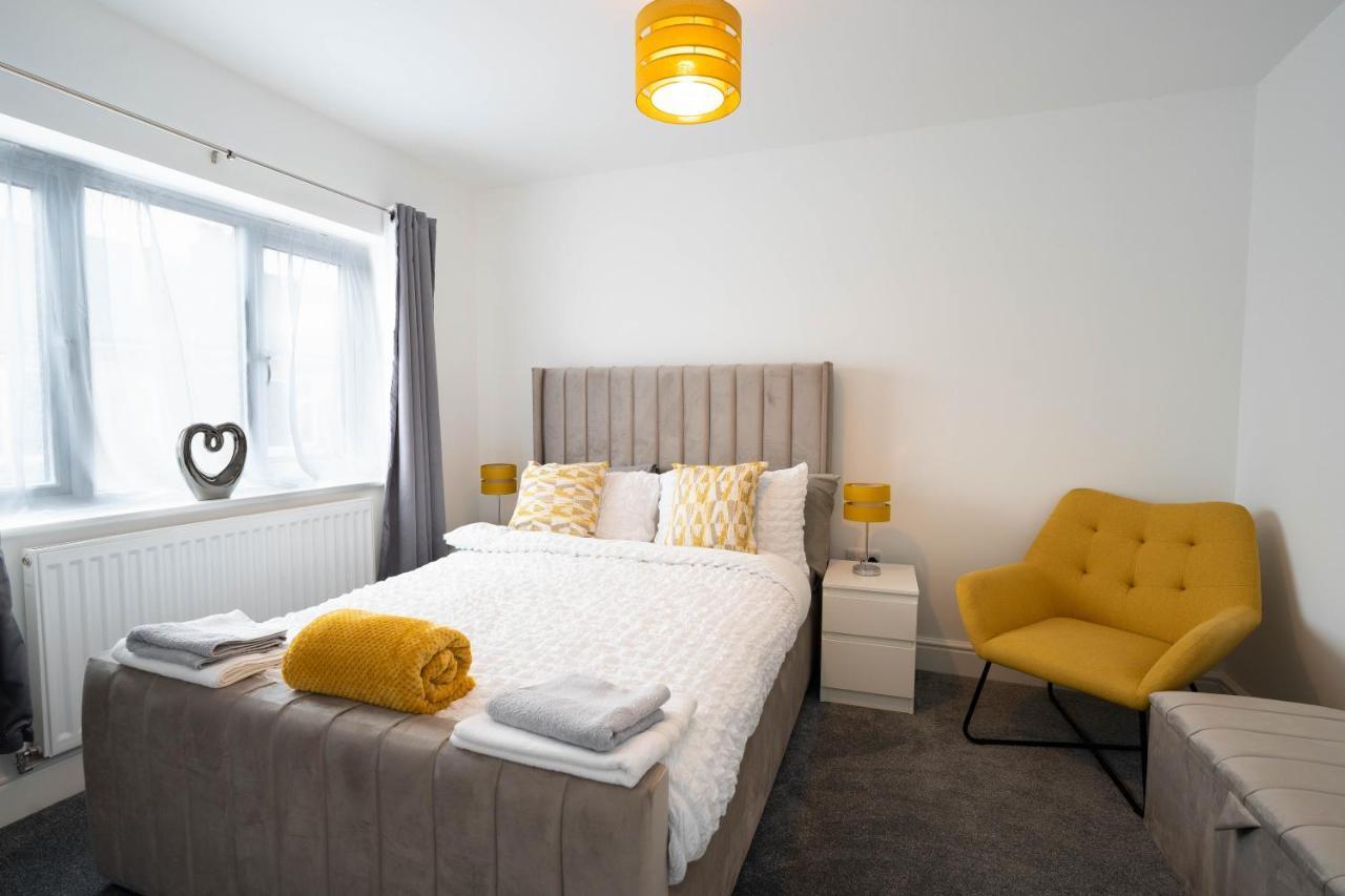 Entire Modern Home With Private Parking For 6/8 Persons Worksop ภายนอก รูปภาพ