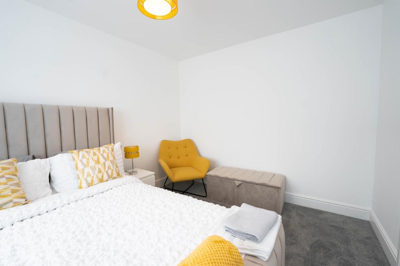 Entire Modern Home With Private Parking For 6/8 Persons Worksop ภายนอก รูปภาพ