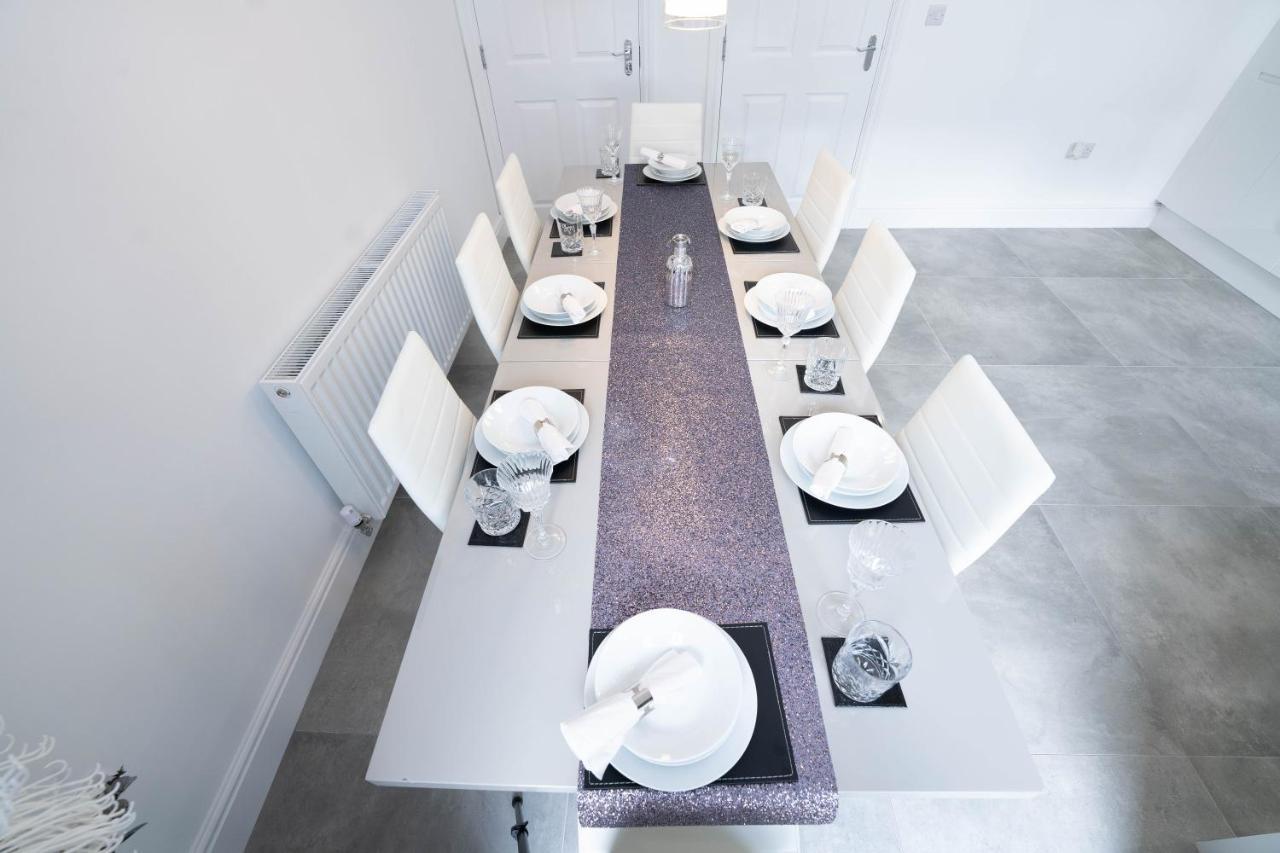 Entire Modern Home With Private Parking For 6/8 Persons Worksop ภายนอก รูปภาพ