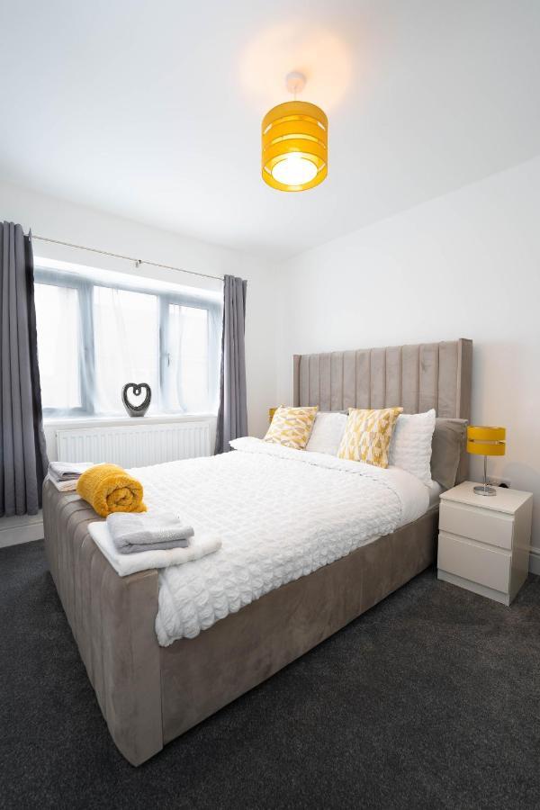 Entire Modern Home With Private Parking For 6/8 Persons Worksop ภายนอก รูปภาพ